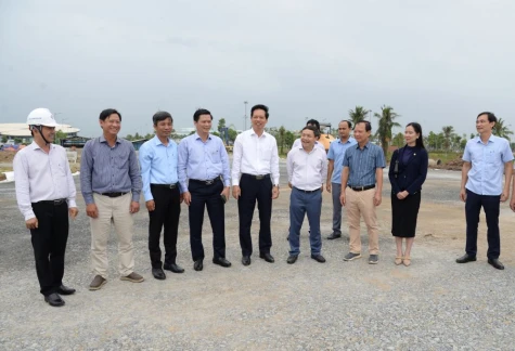 Lãnh đạo tỉnh thăm, tặng quà chủ đầu tư Dự án Khu dân cư An Hòa