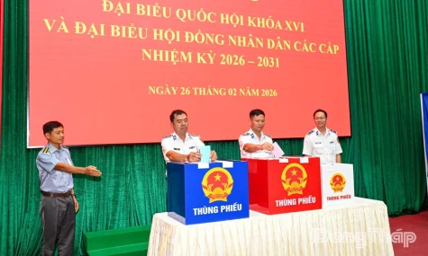 Phát huy quyền làm chủ của cán bộ, chiến sĩ trước ngày ra khơi làm nhiệm vụ