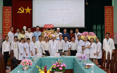 Phó Chủ tịch UBND tỉnh Đồng Tháp Huỳnh Minh Tuấn thăm, chúc mừng đơn vị, cá nhân nhân Ngày Thầy thuốc Việt Nam