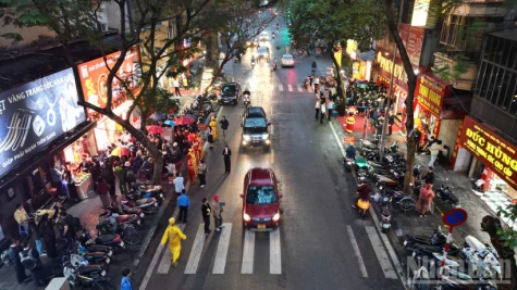 Tỉnh táo trước tâm lý đám đông