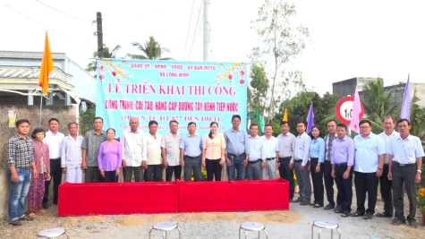 Xã Long Bình: Triển khai thi công công trình “Cải tạo, nâng cấp đường Tây Kênh Tiếp Nước”