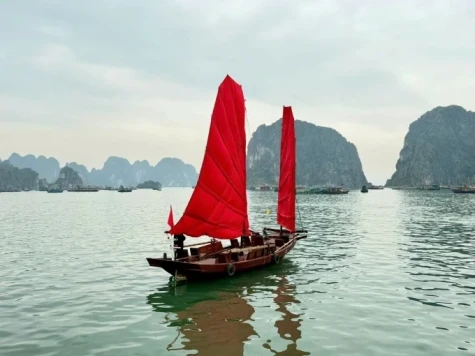 Người hồi sinh những cánh buồm trên vịnh Hạ Long