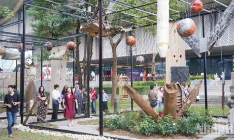 Bảo tàng Hà Nội ra mắt không gian sắp đặt từ xác máy bay và vỏ bom