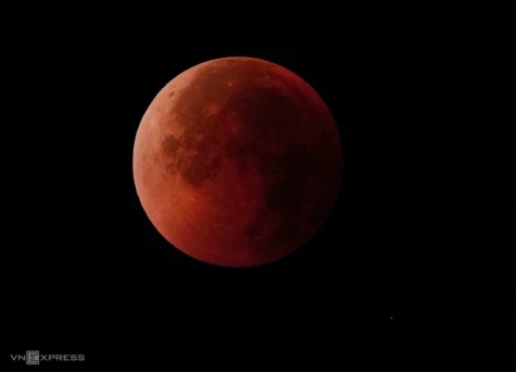 Tối nay Việt Nam đón “trăng máu”