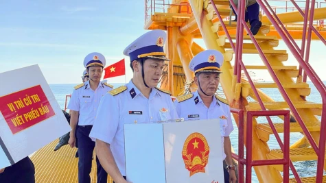 Ngày hội non sông đến sớm trên Biển Đông