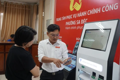 Xây dựng Đảng từ gốc, tạo nền tảng phát triển bền vững