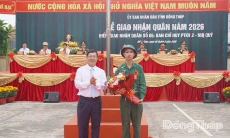 Lễ giao nhận quân tại Ban Chỉ huy khu vực phòng thủ 2 - Nhị Quý