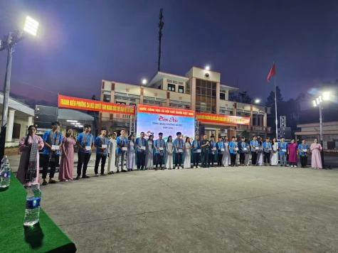 Tân binh Sa Đéc xem phim “Mưa đỏ” trong Đêm hội tòng quân