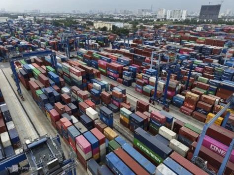 Biến động toàn cầu phủ bóng triển vọng xuất khẩu