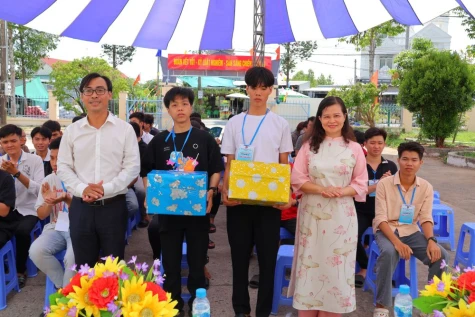 Tiếp lửa truyền thống, hun đúc trách nhiệm tuổi trẻ