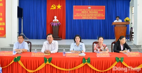 Tiếp xúc cử tri với người ứng cử đại biểu HĐND tỉnh tại xã Long Định