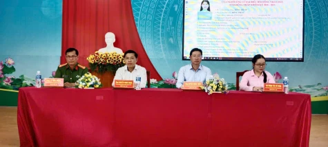 Ứng cử viên đại biểu Hội đồng nhân dân tiếp xúc cử tri 2 xã Tân Hộ Cơ và An Phước