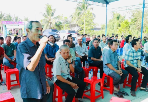 Ứng cử viên đại biểu Hội đồng nhân dân tỉnh đơn vị bầu cử số 6  tiếp xúc cử tri xã Ba Sao