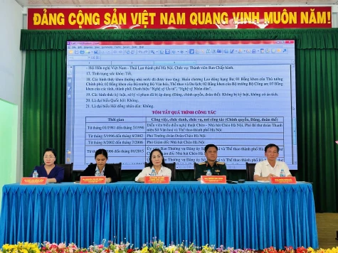 Ứng cử viên đại biểu Quốc hội khóa XVI tiếp xúc cử tri tại xã An Long
