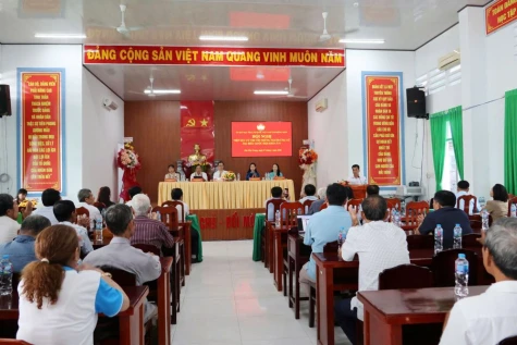 Ứng cử viên đại biểu Quốc hội tiếp xúc cử tri tại xã Tân Phú Trung và Phú Hựu