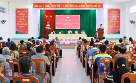 Ứng cử viên HĐND tỉnh đơn vị bầu cử số 9 tiếp xúc cử tri xã Tháp Mười