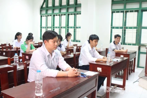 Dong Thap: Over 4,250 students sit for provincial high school excellent student exam