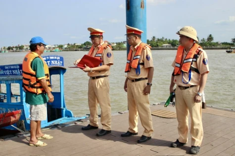Đồng Tháp: Xử lý nghiêm các hành vi vi phạm trên lĩnh vực đường thủy