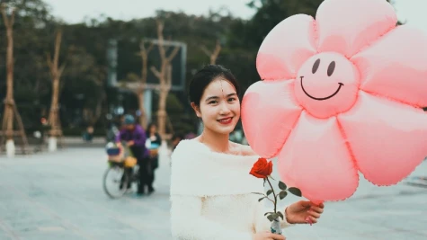 Phụ nữ cần nhiều hơn những bó hoa vào ngày 8-3