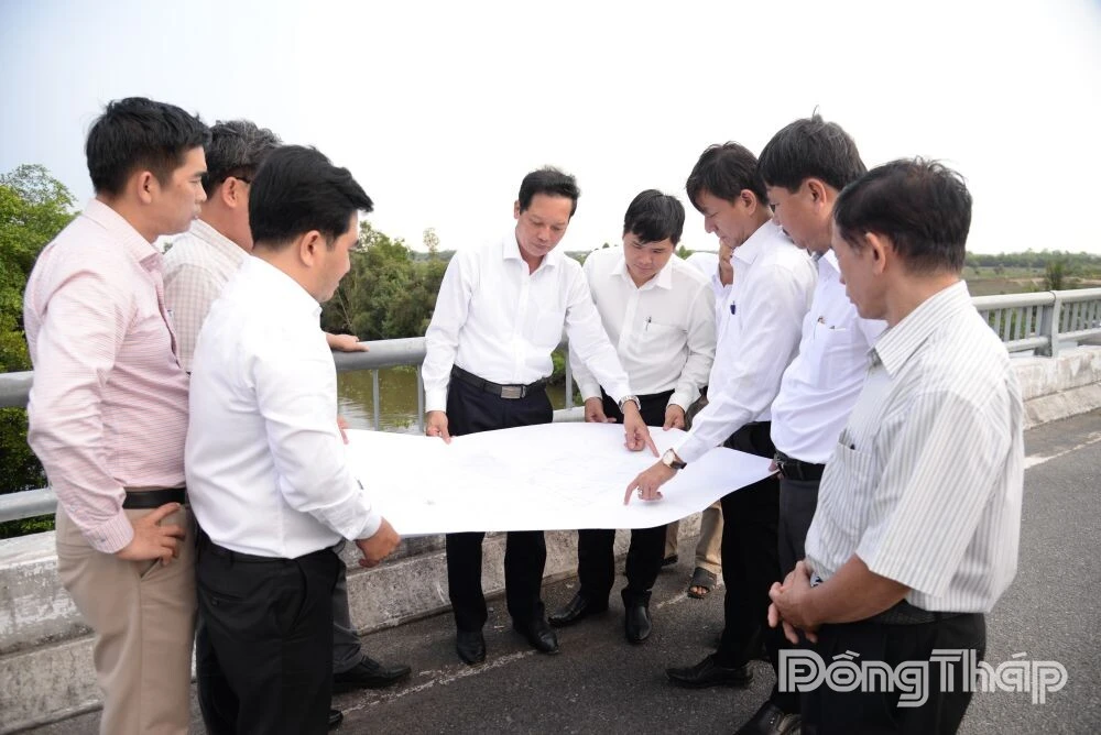 Phó Chủ tịch UBND tỉnh Đồng Tháp Nguyễn Thành Diệu khảo sát, kiểm tra tiến độ các dự án