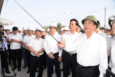 Bộ trưởng Bộ Xây dựng kiểm tra Dự án mở rộng cao tốc TP. Hồ Chí Minh - Trung Lương - Mỹ Thuận