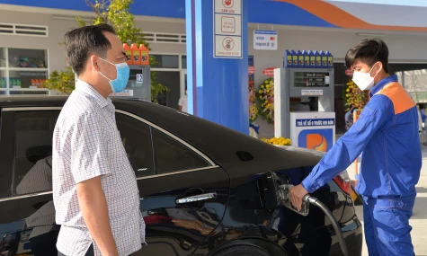 Người dân không nên mua tích trữ xăng dầu