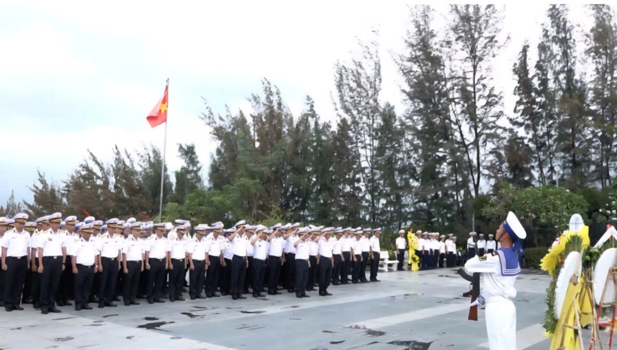 Vùng 4 Hải quân tưởng niệm các anh hùng liệt sĩ Gạc Ma