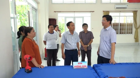 Phó Chủ tịch UBND tỉnh Huỳnh Minh Tuấn kiểm tra công tác chuẩn bị bầu cử tại phường Sa Đéc