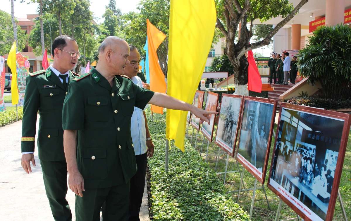 50 năm trọn nghĩa tình