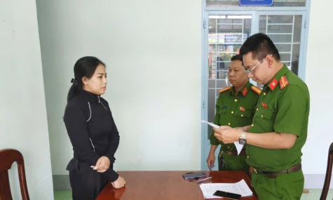 Vận động nhiều đối tượng truy nã ra đầu thú