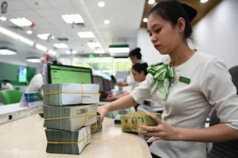 Lãi suất tiết kiệm lên 8%/năm