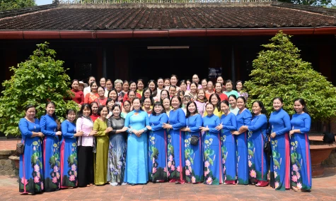 Chủ tịch Hội Liên hiệp Phụ nữ Việt Nam Lê Thị Thủy viếng Khu di tích lịch sử Nam Kỳ Khởi Nghĩa