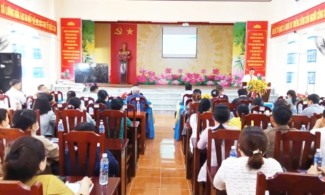 Tuyên truyền chính sách thuế mới cho hộ kinh doanh xã Lương Hòa Lạc và Mỹ Tịnh An