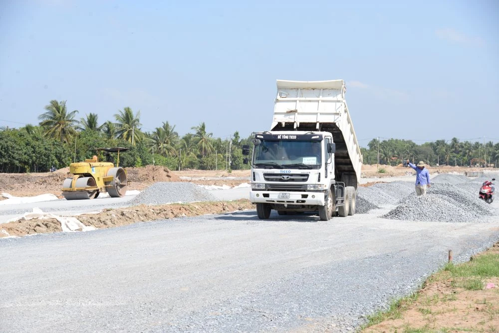 Nhiên liệu tăng giá: Doanh nghiệp gánh nặng chi phí