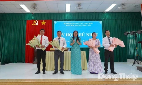 HĐND xã Long Bình khóa XIII tổ chức Kỳ họp thứ nhất