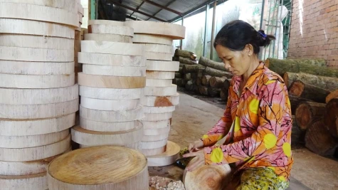 Tìm về Làng nghề thớt gỗ Định An