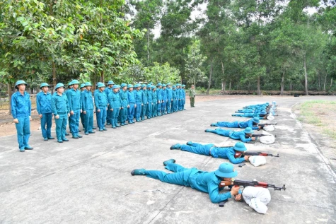 Tự hào về bức tường sắt của Tổ quốc