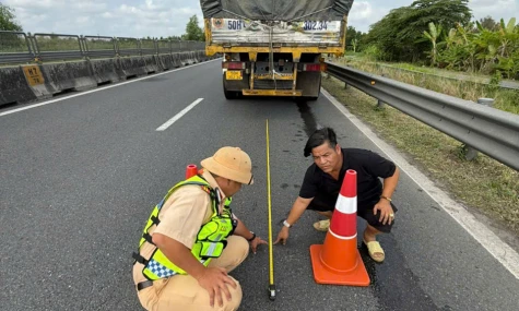 Xe gặp sự cố trên cao tốc: Đặt cảnh báo sai khoảng cách, hiểm họa khôn lường