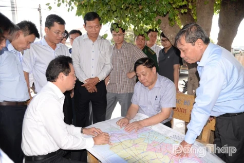 Dong Thap Chairman Pham Thanh Ngai Surveys Coastal Road Investment Project