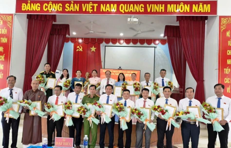 Kỳ họp lần thứ nhất HĐND xã Tân Hộ Cơ thông qua nhiều quyết sách quan trọng