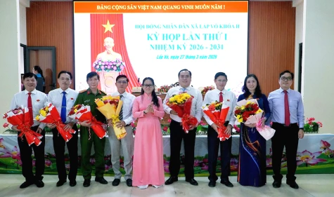 Kỳ họp thứ nhất HĐND xã Lấp Vò khóa II bầu nhiều chức danh lãnh đạo chủ chốt