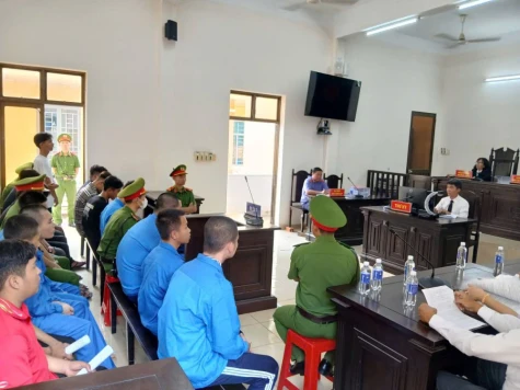 Rủ đánh nhau, 25 bị cáo lãnh án tù và biện pháp giáo dưỡng tại cộng đồng