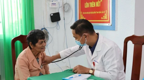 Tân Phú Trung: Khám bệnh, cấp thuốc miễn phí cho 200 người có hoàn cảnh khó khăn
