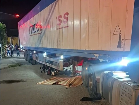 Va chạm với xe container, 2 người tử vong