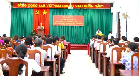 Đồng Tháp: Khai giảng lớp Trung cấp lý luận chính trị hệ không tập trung khóa 03