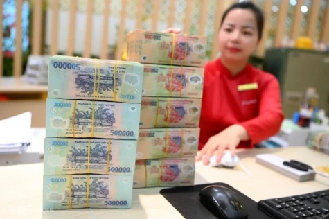 Lãi suất liên ngân hàng lên 12%