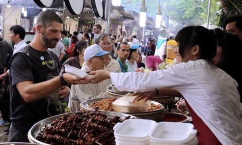 Du khách Việt ngày càng ưu tiên trải nghiệm món ăn địa phương khi lựa chọn điểm đến