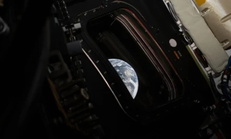 Phi hành đoàn Artemis II vượt mốc “nửa đường tới Mặt Trăng”