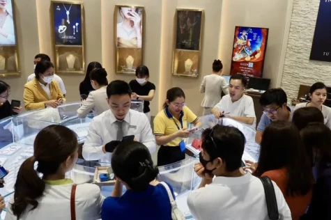 Giá vàng chiều nay giảm thêm 2-2,5 triệu đồng/lượng