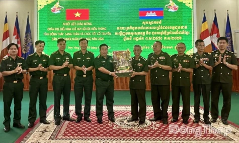 Dong Thap Border Guard Leaders Extend Chôl Chnăm Thmây New Year Greetings in Prey Veng, Cambodia
